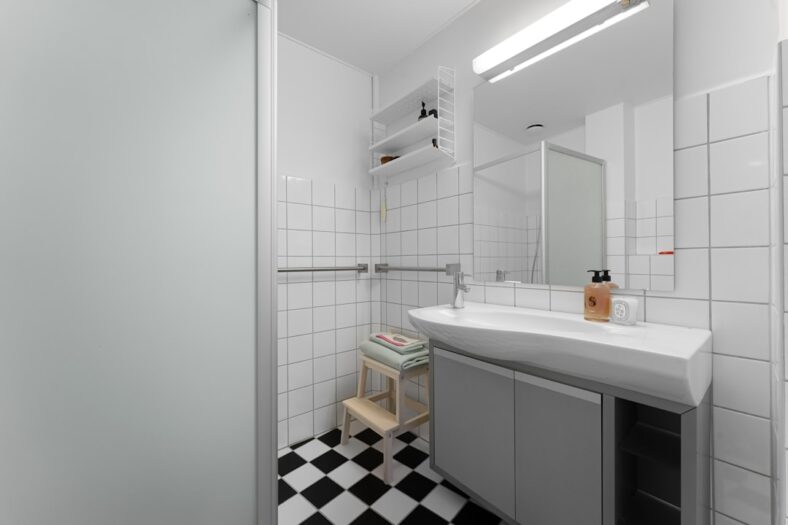 Unlock Space with These Small Bathroom Storage Ideas